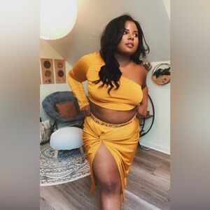 Goldenrod One-Sleeve Top & Skirt with Slit Set